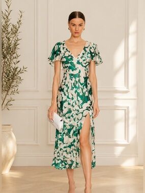 ASTR the label NEW/WOT - Green and Cream Floral Maxi Dress (Size M)